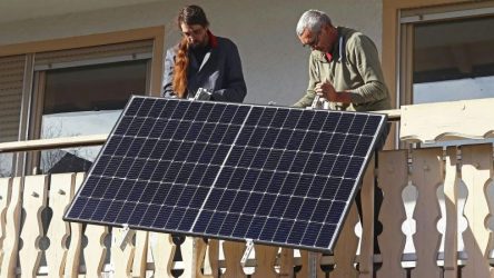 Balcony solar installation